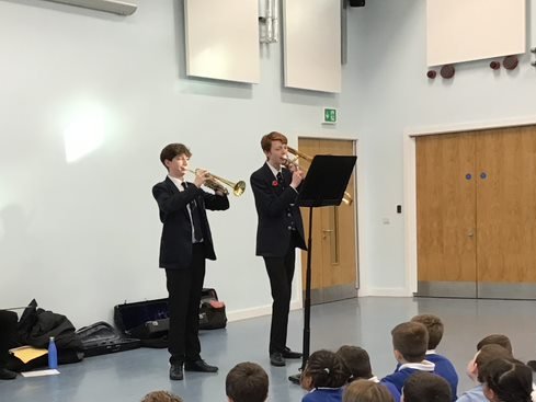 🎻What an incredible afternoon of music led by some of our senior boys, performing to 180 children from Abbey Infant School. We continue to celebrate opportunities to support the arts in the primary curriculum this week🎺#musicleadership #schoolstogether #powerofpartnerships