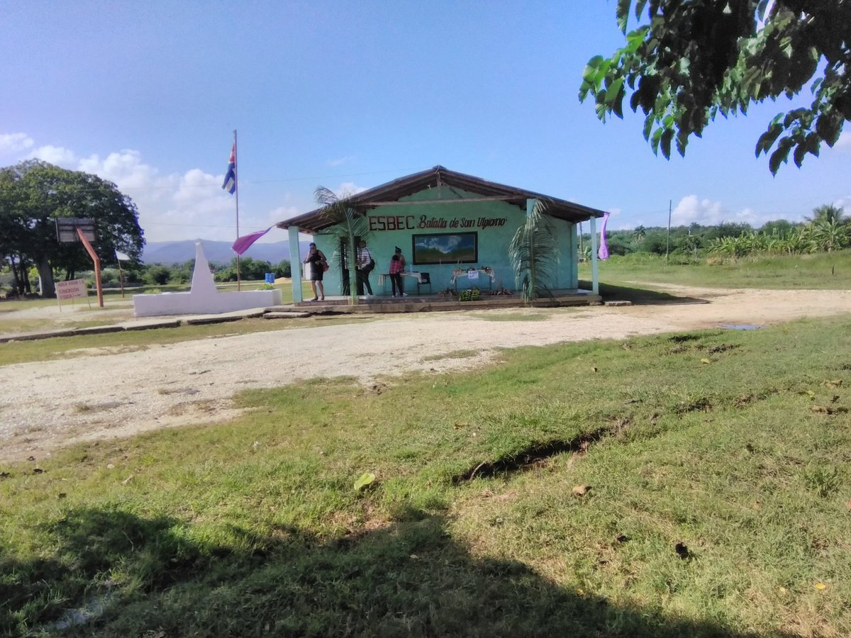 BatistaDelver's tweet photo. La producción de alimentos en la #ESBEC Batalla de San Ulpiano del municipio #Mayarį una realidad en la formación integral de nuestros educandos para la @AlimentaciónEscolar https://t.co/FG6VE9mNqb