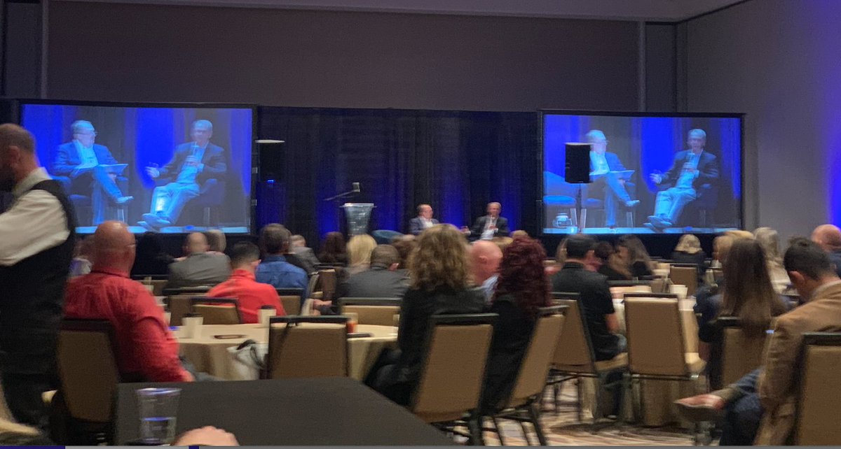 AzCharters's tweet photo. Packed house at Day 2 #AzCharterCon - former NFL &amp; NCAA quarterback and Heisman Trophy winner, @alaschools Coach Ty Detmer @TyDetmer14 reflects on leadership - on the field and in the classroom. #AzChartersChangingLives https://t.co/8pDeRocLu9