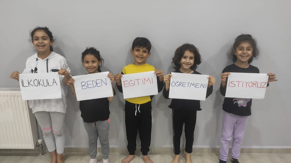 tcdevlet1071's tweet photo. Arkadaşlar bugün beden eğitimi ve spor öğretmenlerimize destek olma zamanı. Tüm branşların hakettiği değeri görmesini istiyoruz ve bunun bilincindeyiz. Şimdiden destek olacak olan zümrelerime,diğer branş öğretmenlerime teşekkür ederim. 

#İlkokulaBedenEğitimi https://t.co/ZCssLPbWC3
