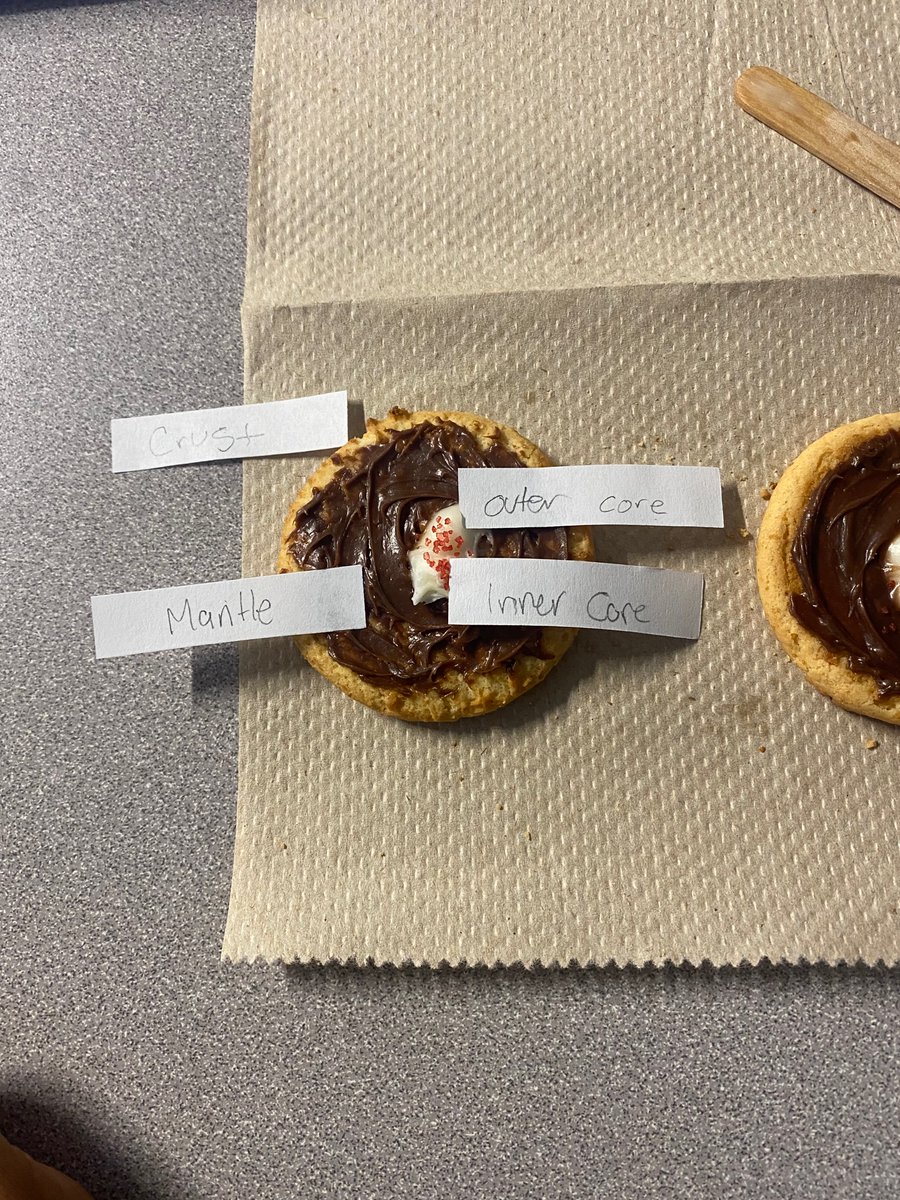 chrissy_lenard's tweet photo. Learning about The Layers of the Earth
#HandsOnMindsOn
#EdibleLearning
#ScienceWithMrs.Lenard https://t.co/iYiFVO9RYZ