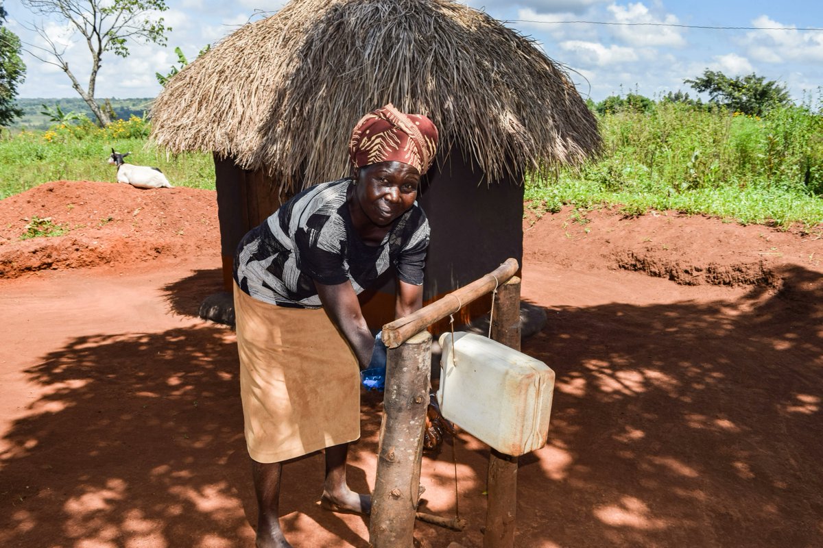 💧 Clean water changes everything. Give clean water, health and hope this Christmas with WaterSchool 💧 

In the communities we worked with in 2021, we have recorded a 94% decrease in incidences of waterborne illnesses. 

buff.ly/2IPZeWp