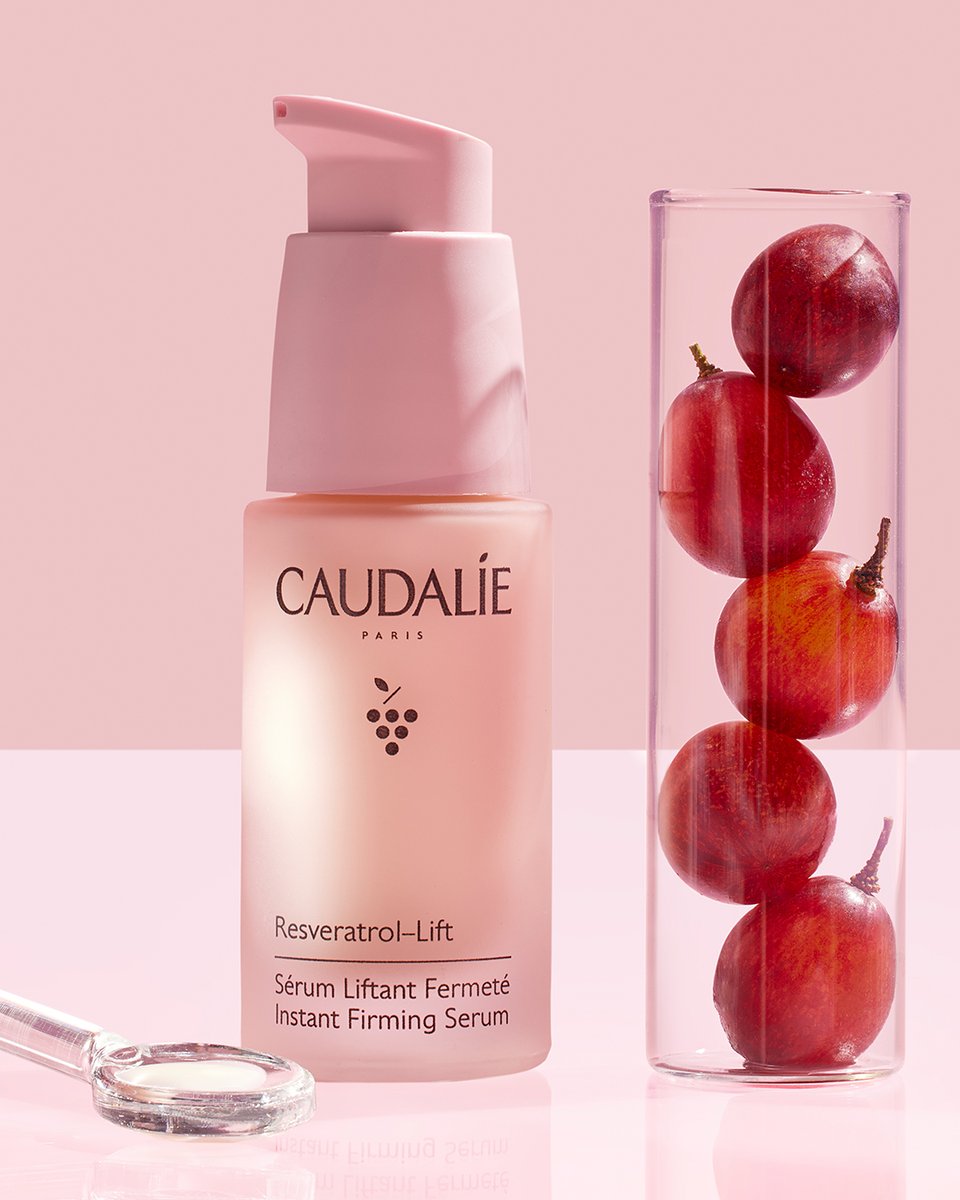 Do you love the relaxing scent of our Resveratrol-Lift Instant Firming Serum? Its signature fragrance has notes of:

🌿 Basil
🍋 Lemongrass
🌱 Thyme
🌼 Chamomile
🍊 Orange blossom

Find it here: bit.ly/3g4JFLi