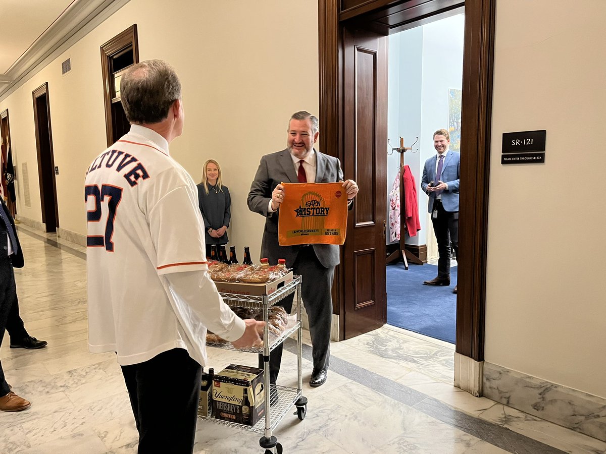 JonathanTamari's tweet photo. PAs Pat Toomey delivering on his World Series bet with Ted Cruz. He has a cart full of Yards, Yuengling and pretzels from Wawa https://t.co/cZzRcKsyek