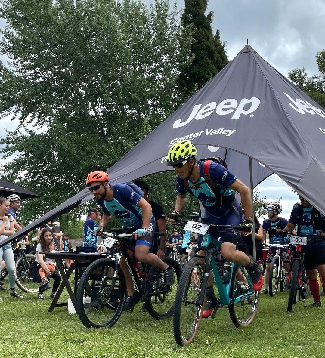 🚵‍♀️Acompañamos la “Olavarría Adventure Desafío Geobike”, importante prueba que unió Olavarría con Sierras Bayas y Loma Negra y tuvo un trazado de 100 kilómetros con tramos de 🏃running, 🚵‍♀️bicicleta y 🚣kayak.
😉 Estuvimos brindando toda la oferta turística que presenta el Partido.