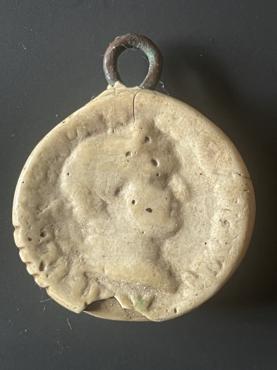 dicus_kevin's tweet image. Posted on #fannyfriday but also good for #phallusthursday: modern casting of ancient (?) coin (?)  / spintria (?). But spintria usually has a number on obverse; I don&apos;t know of a coin with this scene on reverse. Bought at Rome&apos;s Porta Portese market  b/c of course I did. Ideas?