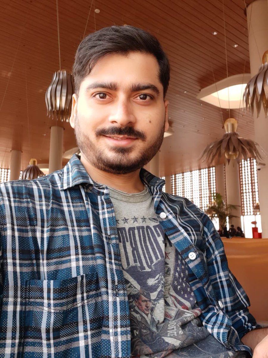 जब हम #SSCGD2018 की लड़ाई लड़ रहें थे,अनेक संगठनों और उनसे जुड़े लोगों का पूरा साथ मिला।
उनमें से एक थे अलंकृत <a href="/alashshukla/">Alankrit Shukla</a> भैया।
आज हम सभी युवाओं तथा समस्त बैंकों के कर्मचारियों को आवाज उठाने अलंकृत भैया को हम युवाओं की तरफ़ से जन्मदिन की ढेर सारी शुभकामनाएं।
#HBDAlankrit 🎂🤝🏻