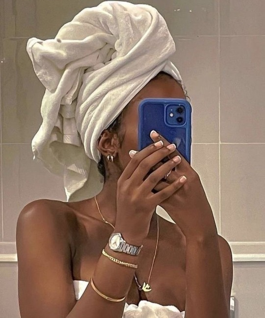 blackgirlluxury's tweet photo. Selfie Queen https://t.co/ijPUUlug2z