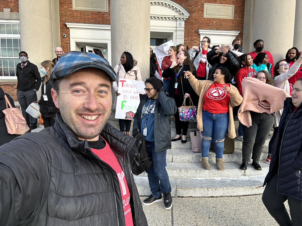 ScottGoldstein's tweet photo. Proud to stand with my former colleagues at @RooseveltHSDC to demand a #FairContractNow for our @WTUTeacher teachers! https://t.co/nY84et14j8