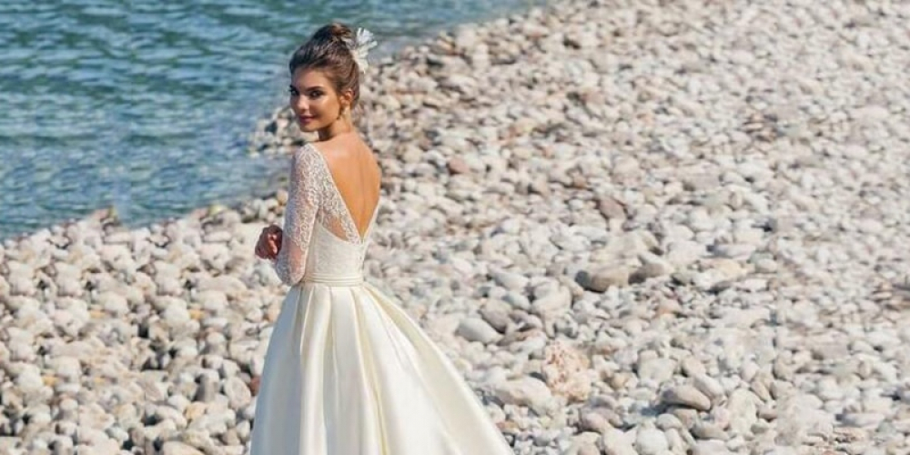BlancheSoiree's tweet photo. Robe De Mariage Glamour Chic Blanche
PRIX : 320.00 € en Livraison Gratuite !
RDV sur : https://t.co/3aEYdZDCP3
#SoireeBlanche #RobeBlanche #VesteBlanche #CostumeBlanc
#RobeBlanche#TeeShirtBlanc#MaillotBlanc
#ChaussuresBlanches#Feria#TousEnBlanc https://t.co/9oyJO54WB9