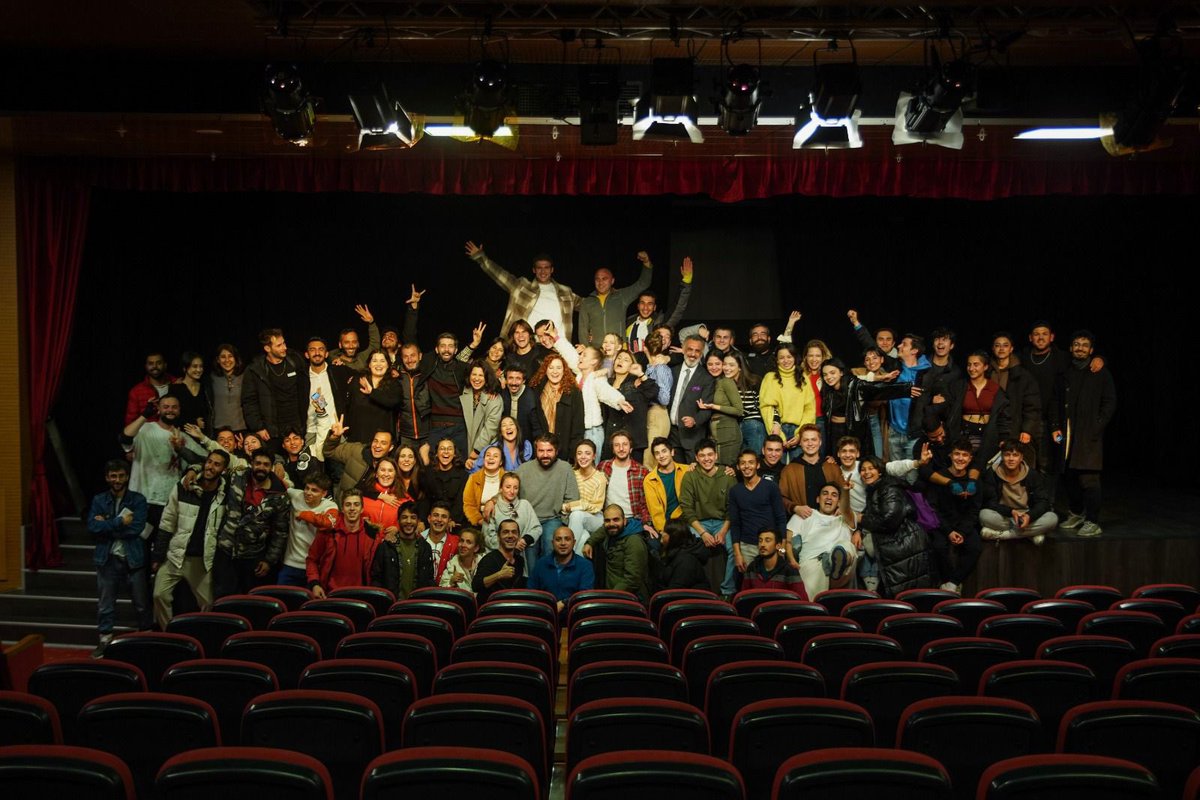 diziduybeni's tweet photo. Kalbimizde çok güzel bir yer edindiniz. İyi ki bu yolda sizinle beraber yürüdük. Her şey için milyonlarca teşekkürler! İyi ki #DuyBeni! ❤️ #duybeniveda @startv https://t.co/ZRo0OnTx31