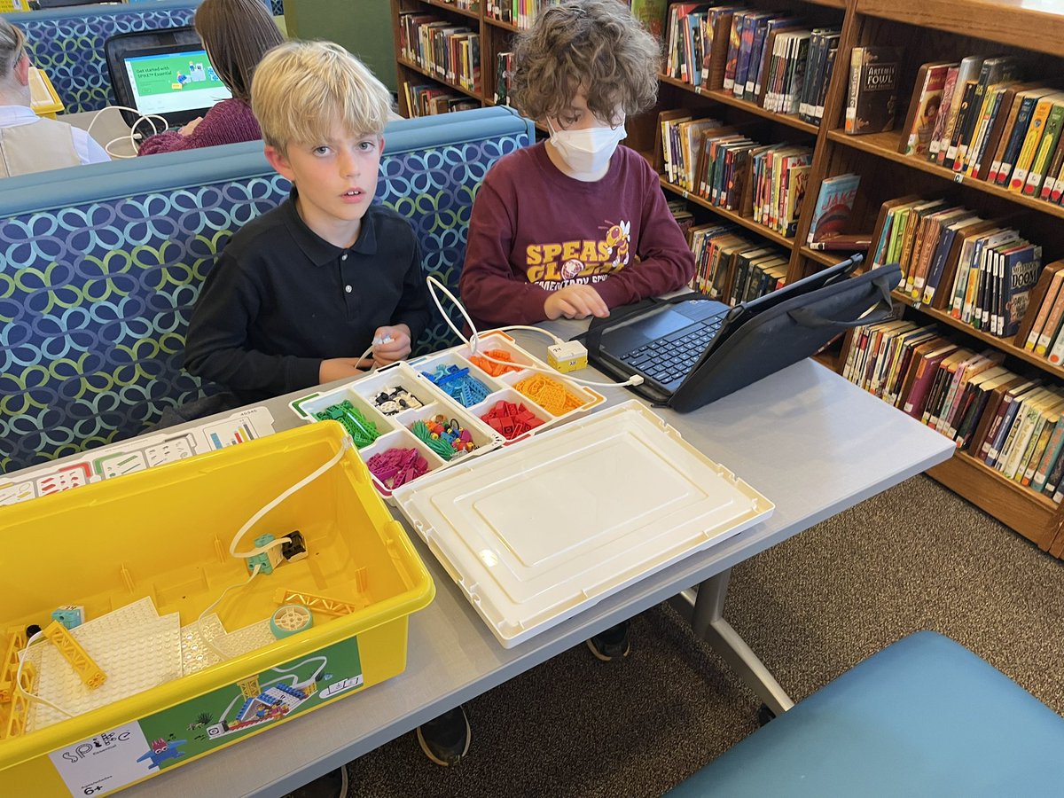 SpeasBeesRead's tweet photo. Introduced our new @SpeasGlobal Lego Spike kits to @argteach_bermud class today! Tomorrow they will build Ferris Wheels that connect to poems they created in class.  Loved watching all the #EngagedLearners!  #Legos #SpeasBeesRead. https://t.co/GbeAlbXLDp