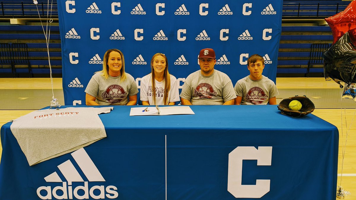 j_lenard's tweet photo. A pair of Carthage softball standouts signing today.

🥎Ashlynn Jackson (Fort Scott CC)
🥎Landry Cochran (Drury)

Hear from them tonight on KOAM! https://t.co/ey3jkWOpvs