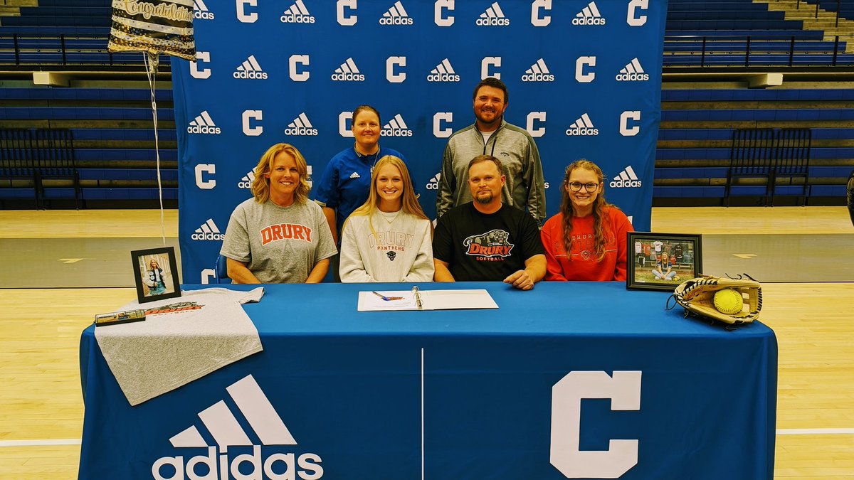 j_lenard's tweet photo. A pair of Carthage softball standouts signing today.

🥎Ashlynn Jackson (Fort Scott CC)
🥎Landry Cochran (Drury)

Hear from them tonight on KOAM! https://t.co/ey3jkWOpvs