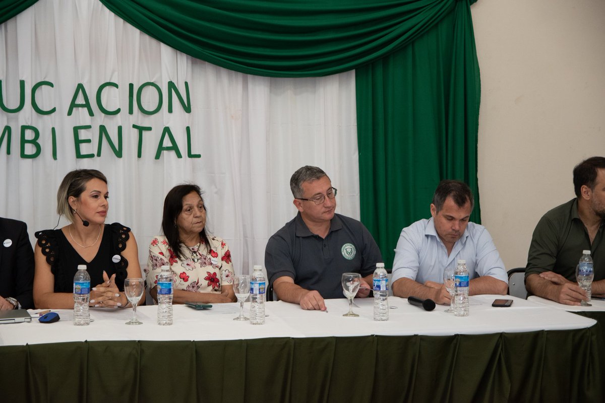 ArtuiLucila's tweet photo. Se vivió hoy la presentación de Nuestra capacitación Ambiental con mucho orgullo y satisfacción, vamos por buen camino #hagamosquelobuenocrezca @RafaelPigerl @raffabez @LeandroAxelHR @SPEPMEducacion @CCMisiones @vjkreimer @gobmisiones @udpm_info @PlatGuacurari https://t.co/b3qjO8XDVI
