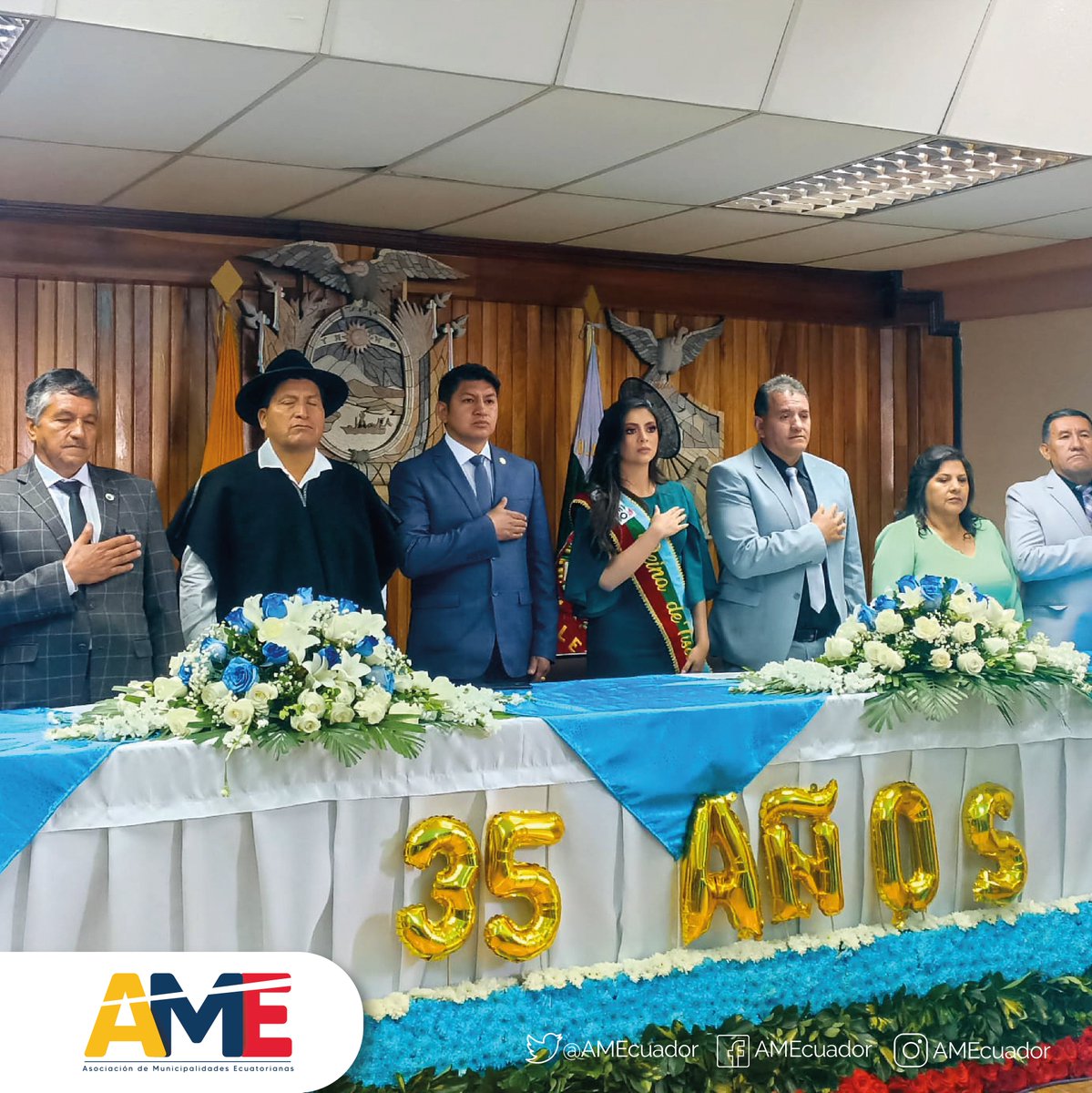 AMEcuador's tweet photo. #AMEregional3 | José Morales, miembro del Comité Regional de #AME, en el marco de la sesión solemne entregó el 📜 'Acuerdo de Felicitación' a Víctor Zumba, alcalde de #Tisaleo, al conmemorar 35 años de cantonización.

🎇 ¡Loor a la Tierra de Tesoros Escondidos! 🎉 https://t.co/7yxLxMvdUI