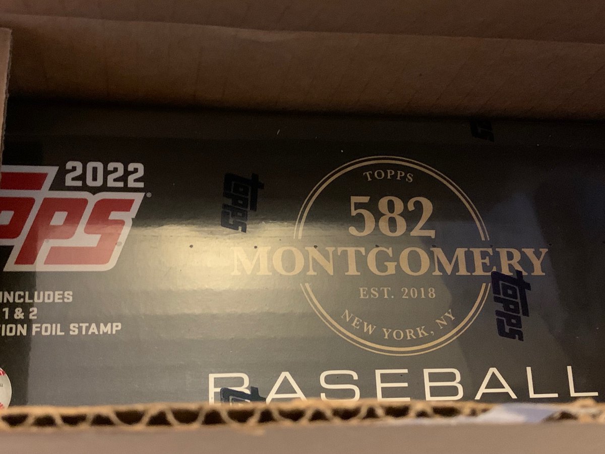 Who wants a free 2022 Topps 582 Montgomery Club complete set? 

- Follow <a href="/CardPurchaser/">Card Purchaser</a> 
- Retweet this tweet

I will NOT send you DMs with links. 

Winner drawn Sunday 11/20 at 8pm central. US shipping.