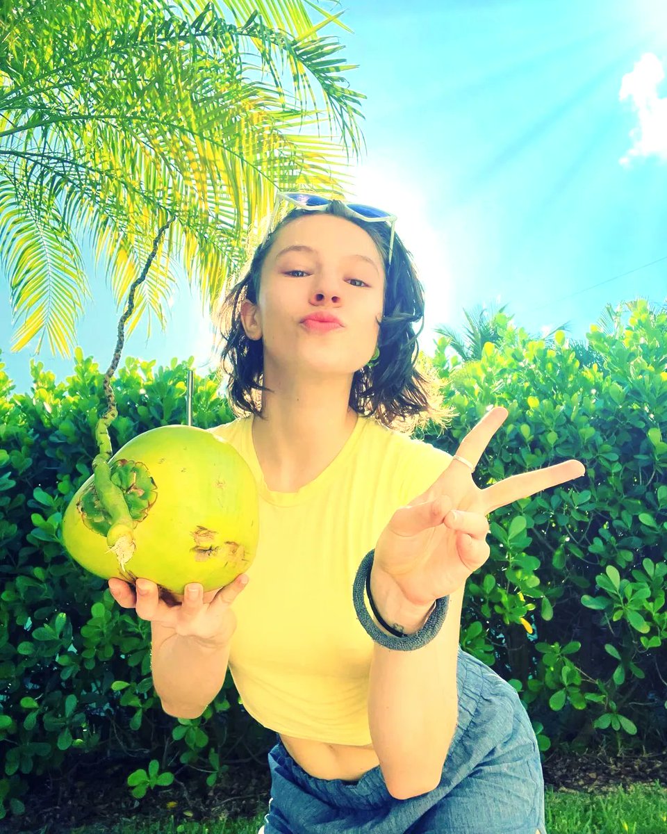 Mereshas's tweet photo. may this day bring you joy ☮️🕊️😹 ...
and cocos 🥥🐵🐒 https://t.co/E20p1ZNoyk