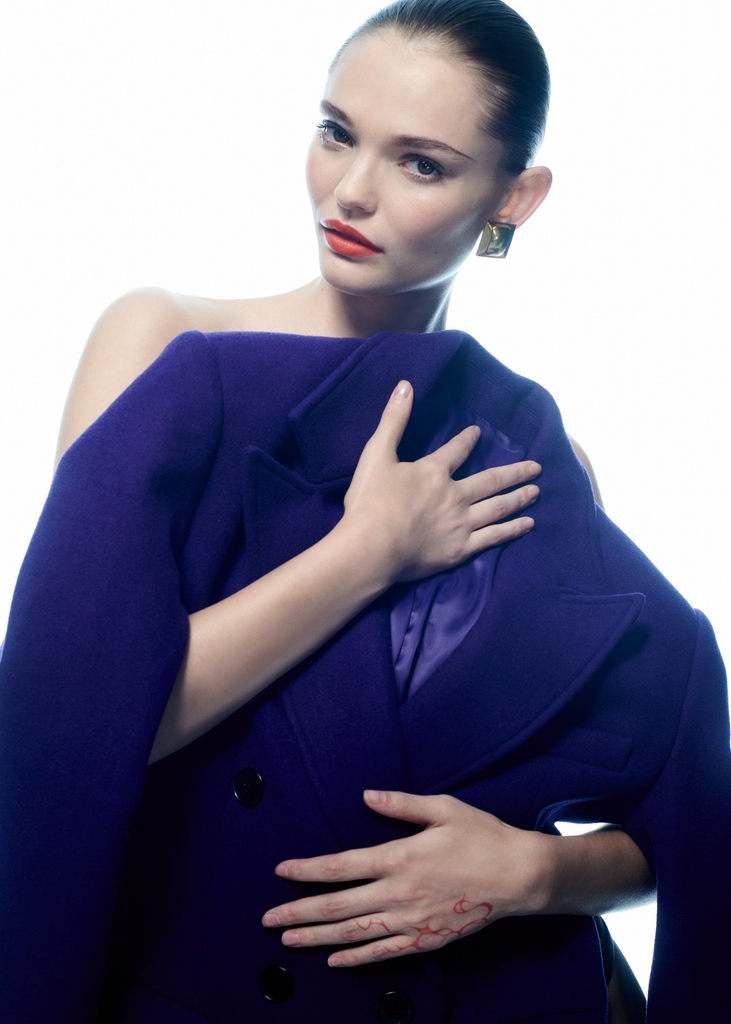 lbv_ofcl's tweet photo. Wear electric purple your way.
⁠
⁠Photographer: @markgrgurich⁠
Stylist: @dzgaines⁠
Model: @kjnara.s 
Hair: @chika_nishiyama⁠
Makeup: @theauthenticface

#lbv #fall22 #holiday22 #fw22 #purplecoat #fashion #afforadablefashion #fashioninspo⁠ #outerwear #trenchcoat https://t.co/a4LLoFmdMM