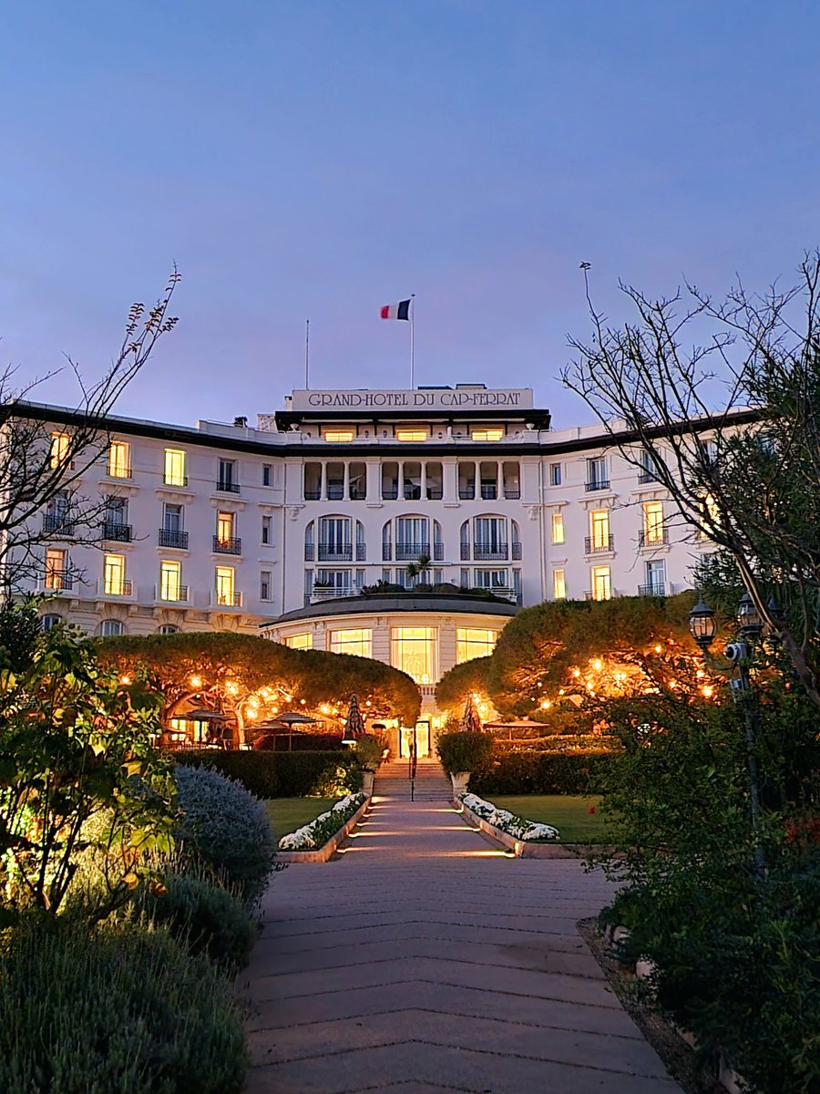 NCautillo's tweet photo. @FSCapFerrat Magic place...where I found love 😉 https://t.co/wVx8Vbhe8F