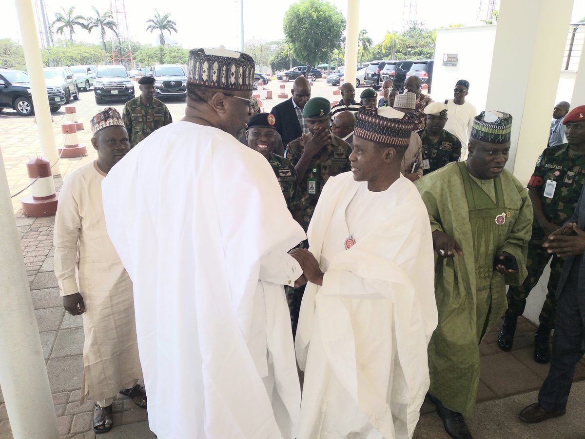 SenatorOdebiyi's tweet photo. Exchanging Pleasantries With The Minister of @DefenceInfoNG, Major General Bashir Magashi (rtd) Shortly Before The Budget Defence Of The Federal Ministry Of Defence, At The @nassnigeria Assembly, Today, Thursday 17th November, 2022. https://t.co/WiaJdPGBG6