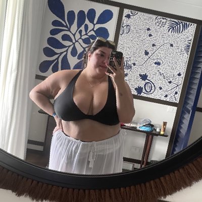 EmmaLowAChee16's tweet photo. #NewProfilePic https://t.co/Ow1UmBikgZ