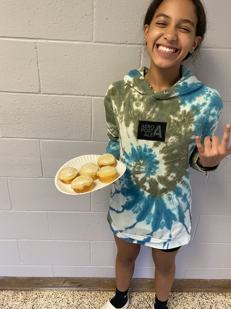 Lisa Eakins tweet media