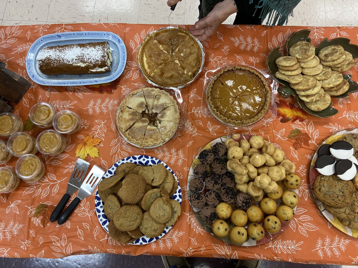 Thankful Thursday continues to be an awesome tradition at FSK. Thanks to all of the teachers and faculty that made food or donated so our kids could enjoy some delicious treats. #EaglePride 🦅🔴⚪️🔵