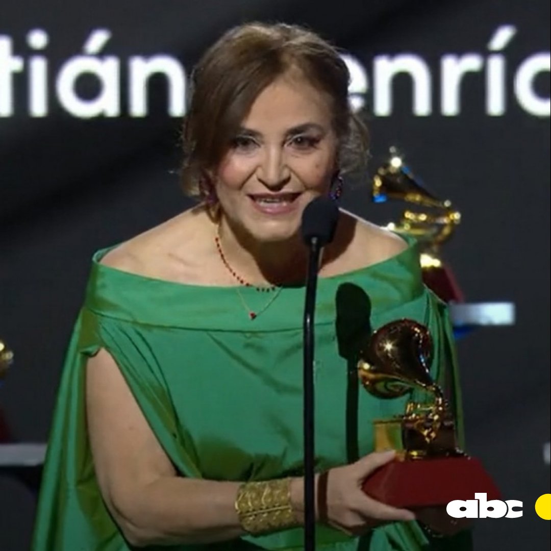 ABCDigital's tweet photo. 🇵🇾 ¡QUÉ ORGULLO!

La guitarrista paraguaya @BertaRojas ganó el #LatinGRAMMY a mejor álbum de música clásica por su trabajo Legado.

🤞🏽#UnLatinGrammyParaPy

📱https://t.co/GwwEvN5J9s https://t.co/zwoIV1FwOo