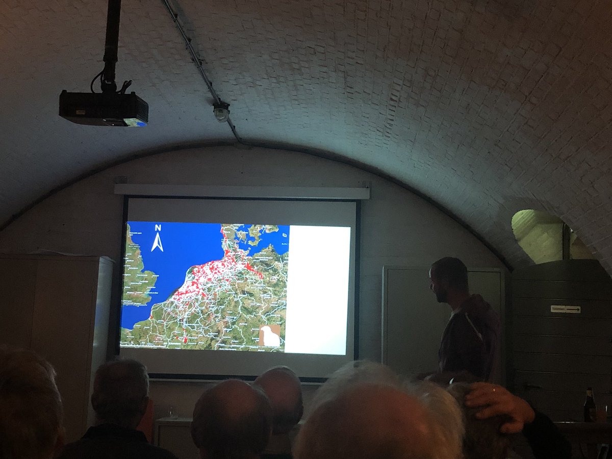 Een uiterst onderhoudende lezing van <a href="/DirkStraalen/">Dirk van Straalen</a> in Fort Giessen over zeearenden. Een inkijk in het leven van een geweldenaar met veel humor verteld.