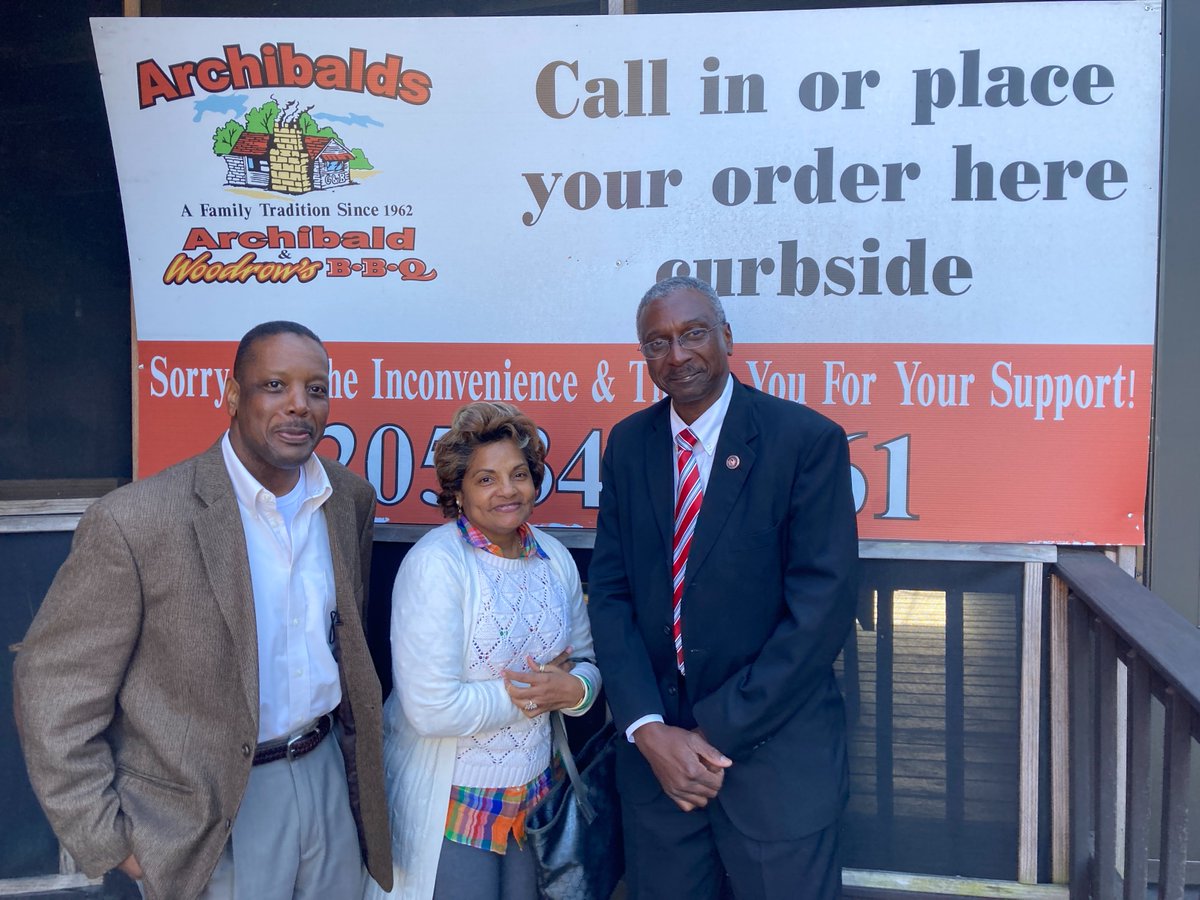 RD_Alabama's tweet photo. Despite having an intense travel day, @RD_Alabama State Director Nivory Gordon made time to have lunch with employees of our Tuscaloosa Area Office while passing through. Our office culture makes us a great place to launch or continue your career. Join us: https://t.co/xVNItkLOxL https://t.co/tpD1qDsSjR