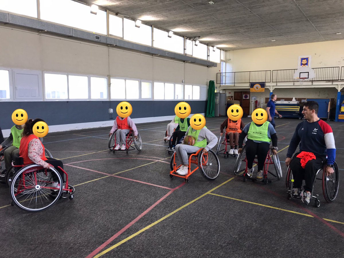 Sensibilisation au sport et handicap :

Les élèves de l’EREA Françoise Dolto de Beaumont-sur-Oise ont pu profiter de l’intervention de @sofyanemehiaoui ,athlète de haut niveau, et se sont initiés au basketball en fauteuil roulant.🏀

#DepacementdeSoi #Perseverance  #Basketball