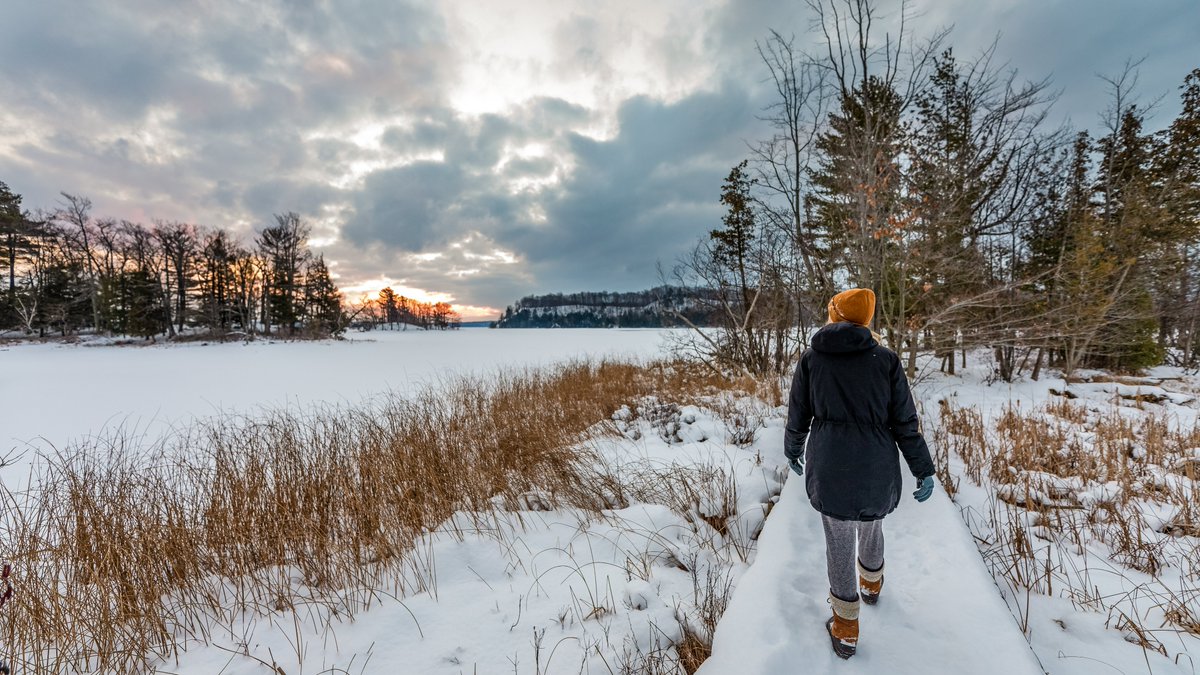 MiStateParks's tweet image. Take a hike! Literally! 
Today, on National #TakeAHike Day, we encourage you to find your trail and plan your next hike. Visit Michigan.gov/DNRTrails to find your perfect trail today!
📸: Aubry Healy - Michigan State Parks Photo Ambassador
#MiDNR #MiStateParks #MichiganHiking
