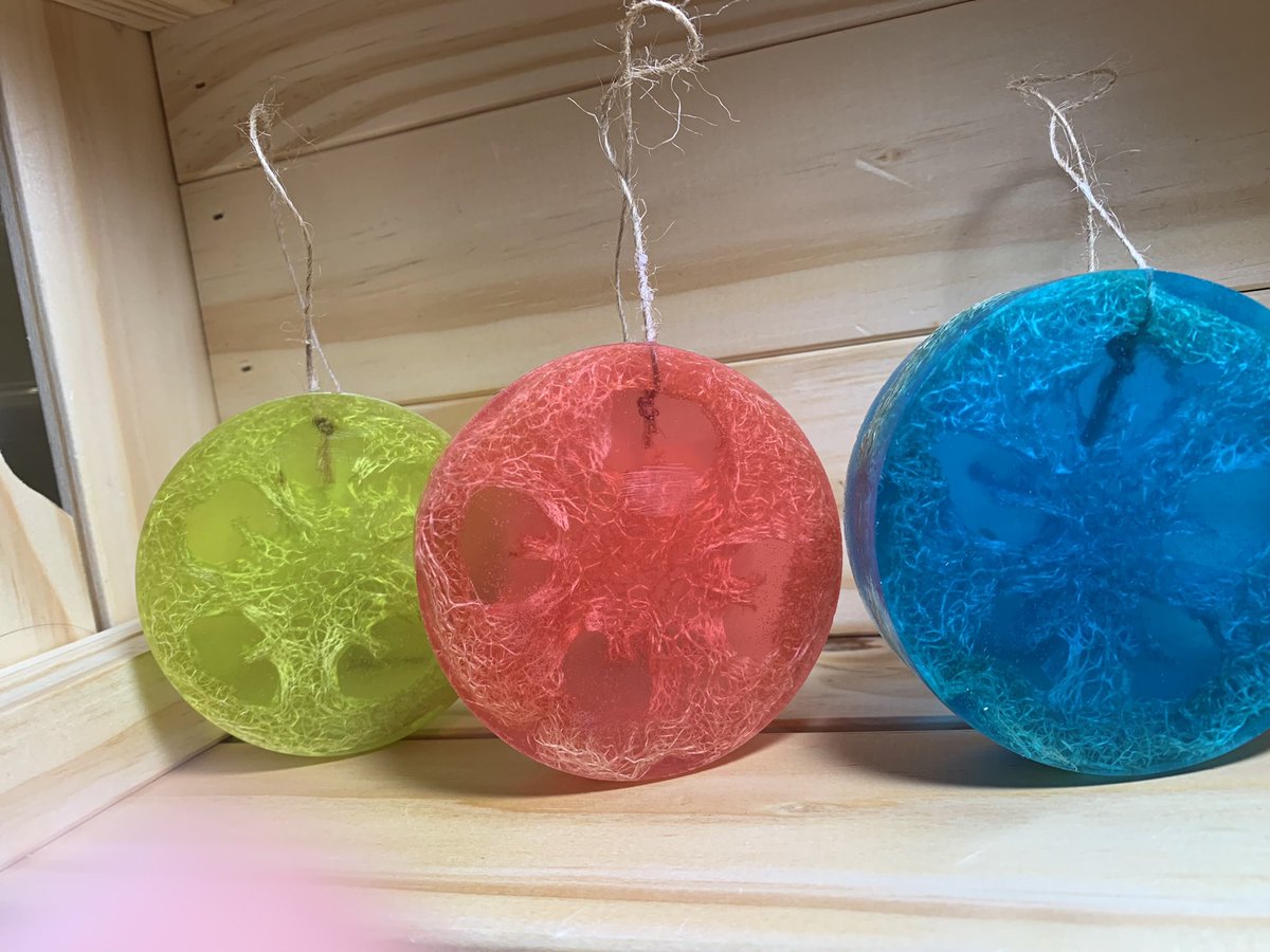 cj_dbabe's tweet image. These #HandmadeSoaps w/ built-in Loofah will keep you #Fresh during the #holidays2022! Avail in #TeaTree + #Lemongrass / #Grapefruit/ #ClarySage only from: CJ Babe’s Homegrown Plants &amp;amp; Botanicals 🌱🌺🌸

checkout.square.site/merchant/ML57R…