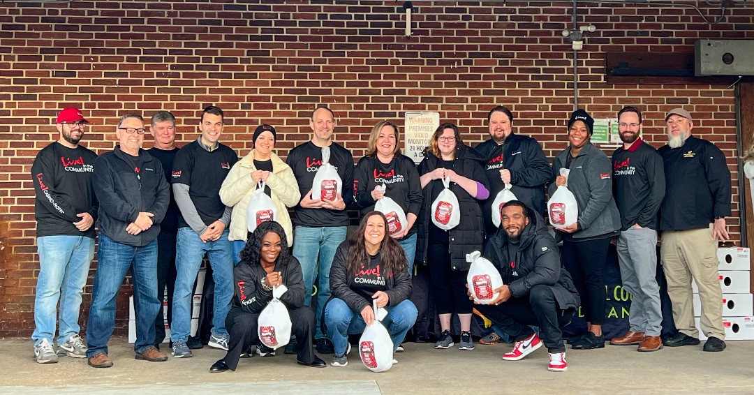 LiveCasinoMD's tweet photo. Happy #ThankfulThursday! Today, we are giving back to our community. Thank you @aafoodbank for teaming up with us for this amazing Thanksgiving food drive! #LiveInTheCommunity https://t.co/qId7hSHiQP