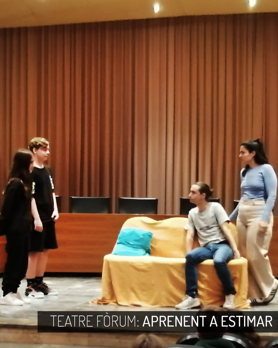 impactat_teatre's tweet photo. Aquest matí a Balaguer hem fet el #teatrefòrum 'Aprenent a estimar sense prejudicis' amb alumnes de 2n d'ESO. 

@VedrunaBalaguer @InstitutAlmata  #escolapiabalaguer @ciutatbalaguer #25N #nohijuguis #eapbalaguer #senoguera #coeducacio #paeriabalaguer  #teatresocial https://t.co/WrM0nAiPhi