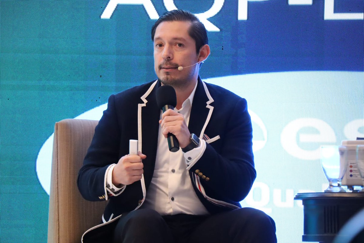 senacytgt's tweet photo. Christian Saravia, fundador del proyecto científico-social AMBENTE, explicó que su proyecto “CEAMS-NASA” busca proporcionar información de material particulado de tamaño aerodinámico 2.5 micras y mediciones de profundidad óptica de aerosoles a nivel de la superficie. https://t.co/SQwzG2vywQ