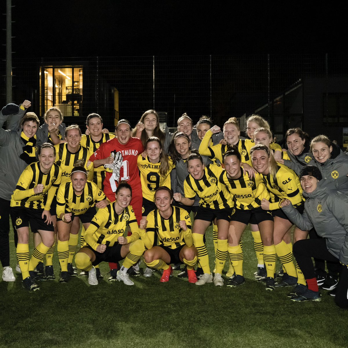 Die #BVBFrauen gewinnen das Achtelfinale im Westfalenpokal gegen den SV Hohenlimburg mit 5:0! 🏆

Glückwunsch, Mädels! 👏