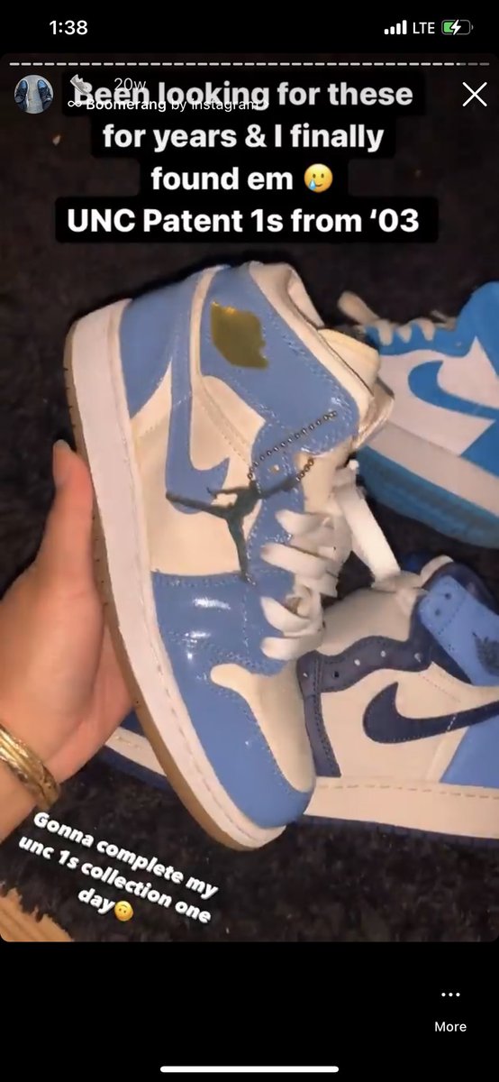 finessaahh's tweet photo. I’ve been collecting UNC color ways for a while now and I was only ever fond of this specific color way. I found this DS pair of UNC Patent for super cheap and it is the most precious pair of shoes I have. Just a classic shoe overall! Shoe size 5 #atmoscollectorsclub https://t.co/ZAHIq74zrH
