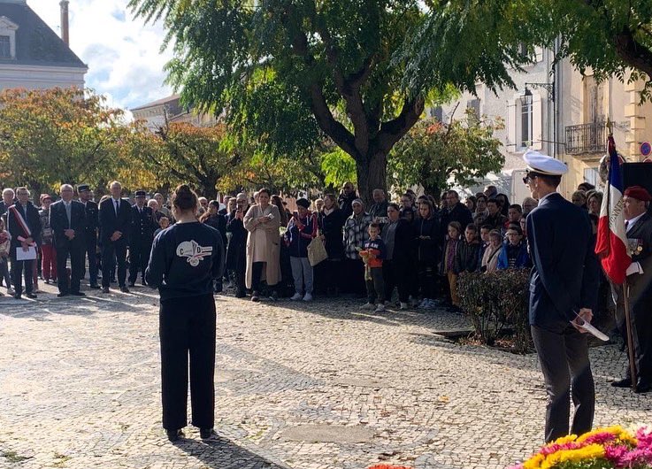 CollegeFroment's tweet photo. En cette journée de commémoration du #11novembre, la classe défense et sécurité globale du collège Paul Froment était présente et a participé à la cérémonie organisée par la mairie de Sainte-Livrade @AcBordeaux @Dsden47 https://t.co/gT3RlSG9kf
