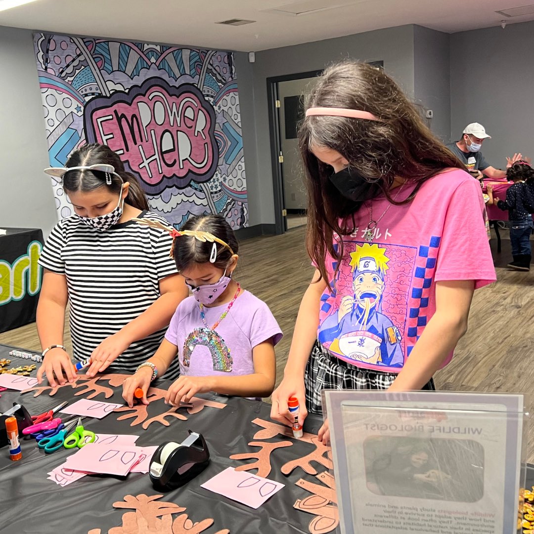 Looking for #STEM fun this holiday season? We have TWO events coming up!
🌟Our last Starry Night is Dec 1 from 5:30 to 7 pm. 
☃️Then join us Dec 3 from 9:30 to noon for the DeSTEMber Extravaganza! 
❄️Both events are free/open to all ages &amp; genders. RSVP: bit.ly/decrsvp22