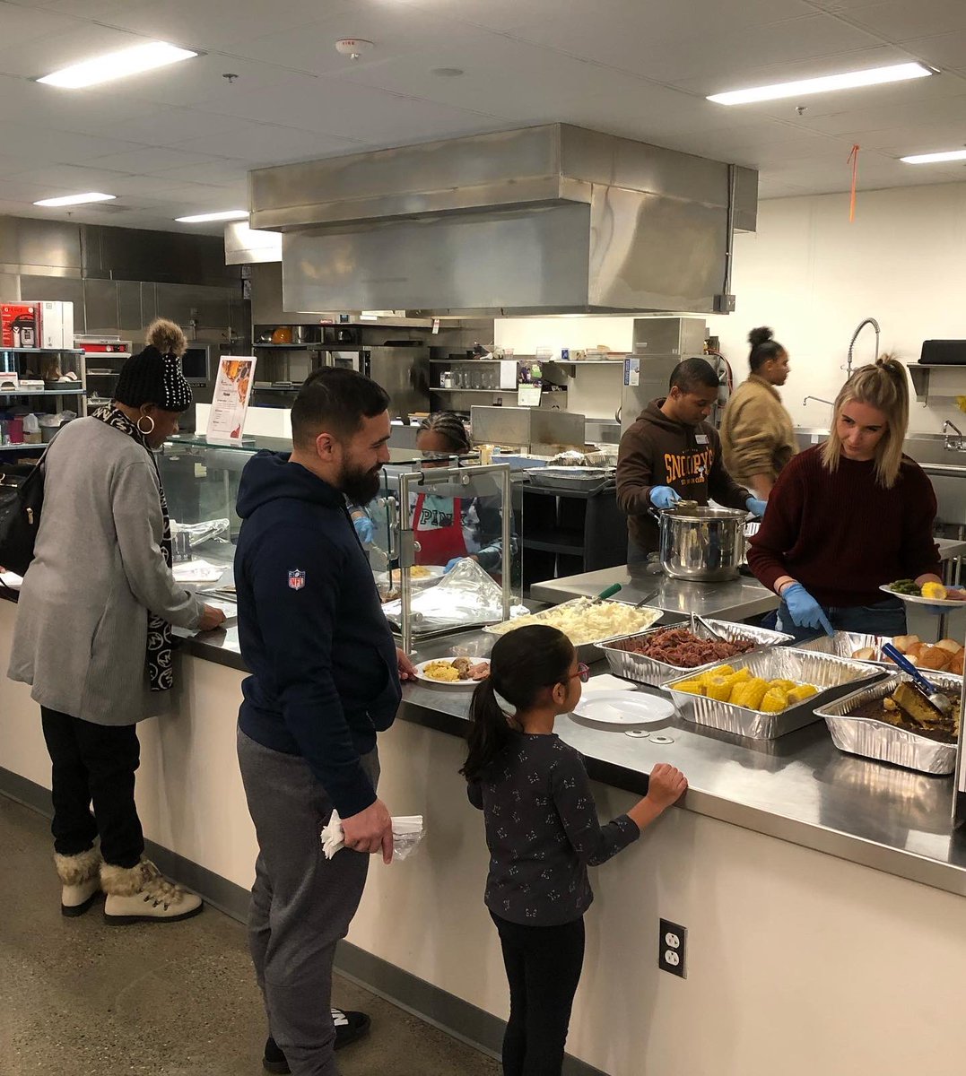 B3Foundation's tweet photo. We owe everything to community. The people who support us, guide us, challenge us and love us. We are so thankful for our Tacoma community and a soul-filling Friendsgiving. #BetterTogether https://t.co/Y3wlbhB5qF