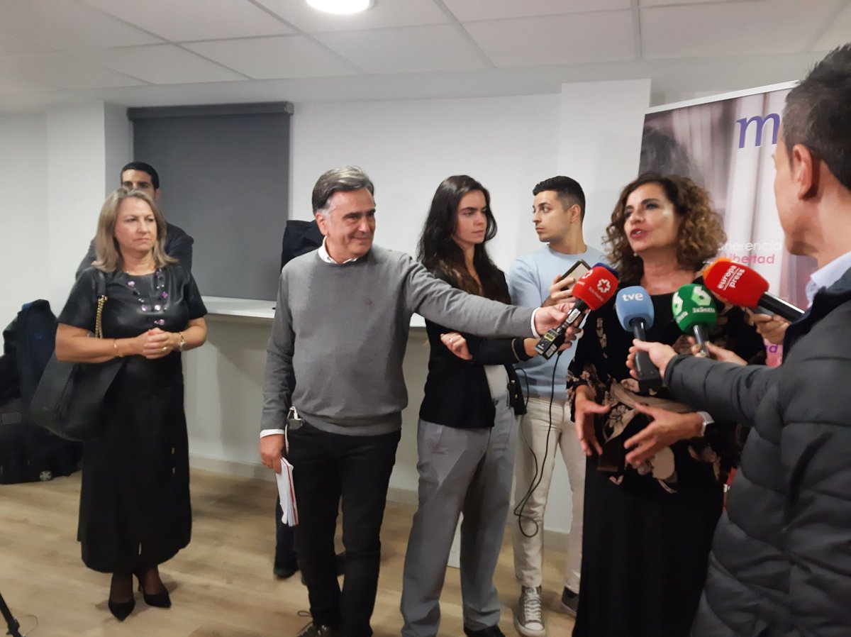 fmprogresistas's tweet photo. Gracias @mjmonteroc por acompañarnos en un tarde tan especial #PremiosFMP https://t.co/j3c77vYDJH
