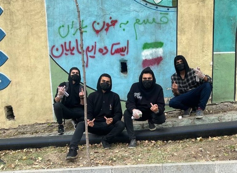 daawshali's tweet photo. قسم به خون یاران
ایستاده‌ایم تا پایان
۰۱/۸/۲۶
بماند به یادگار
#مهسا_امینی
#OpIran‌‌ https://t.co/8JeP2gS0Mi