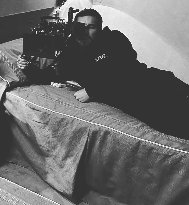 MarioCasasWorld's tweet image. "Si puede ser escrito o pensado, puede ser filmado".

🎥 @mario_casas_

🎬 'luces, camara, acción'

#MarioCasas #mariohouses #director #MiSoledadTieneAlas #MSTA #Barcelona #terrassa #ídolo