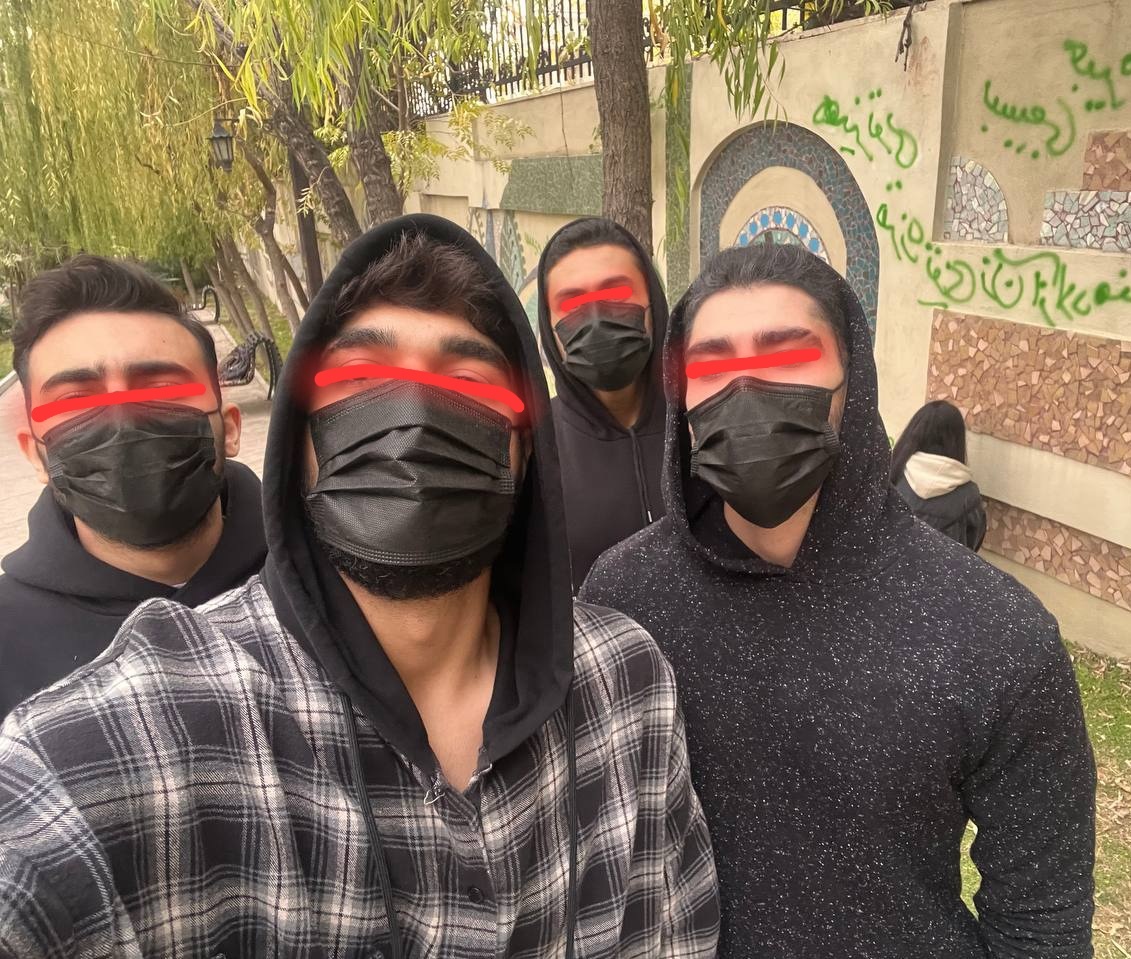 daawshali's tweet photo. قسم به خون یاران
ایستاده‌ایم تا پایان
۰۱/۸/۲۶
بماند به یادگار
#مهسا_امینی
#OpIran‌‌ https://t.co/8JeP2gS0Mi