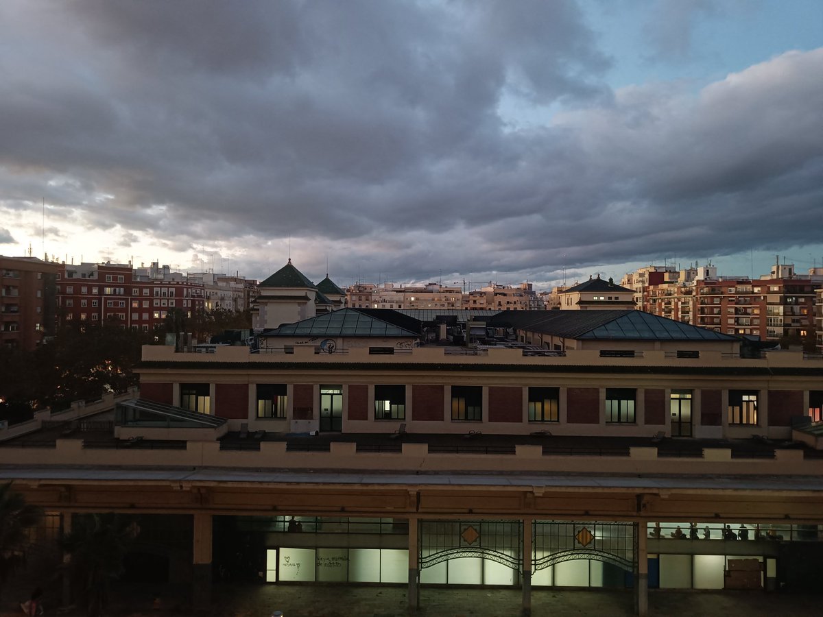 JonCAloznso's tweet photo. #November2022 
#Fromthewindow
#Abastosneighborhood 
#ValenciaSpain 
#JonAlonso https://t.co/ochlpp2l3N