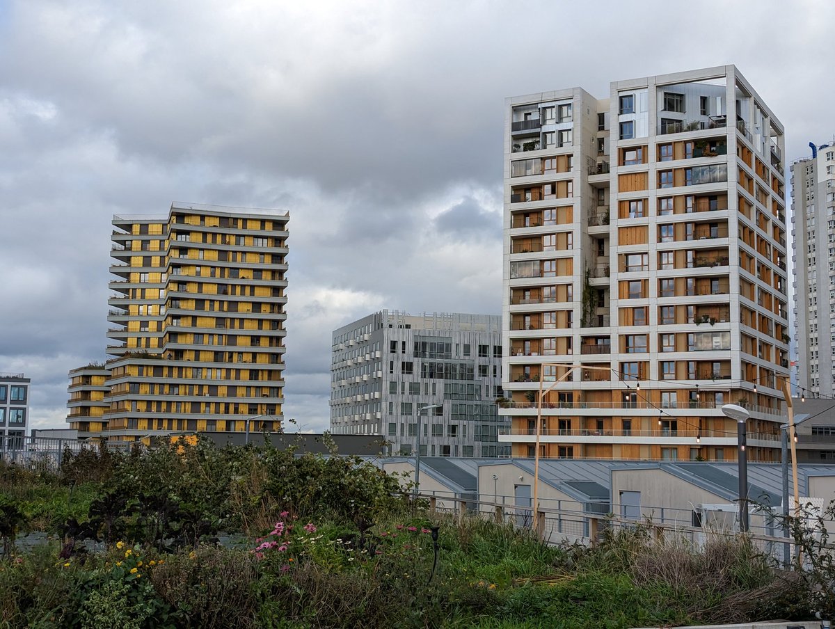 Hugo_Courcelle's tweet photo. Découverte riche et passionnante de #ChapelleInternational à #Paris18 avec nos collègues d'#EspacesFerroviaires : de la friche ferroviaire au croquis jusqu'au quartier urbain innovant avec 1 100 logements... les expertises @SNCFimmobilier sont multiples ! https://t.co/PDfsF3bOuW