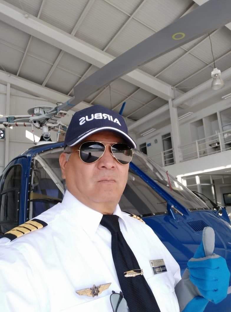 MetropolitanoAg's tweet photo. ¡Un HÉROE! Descanse en paz

El piloto Olegario Andrade Zamorano, evitó una tragedia mayúscula cuando se desplomaba la aeronave en una zona muy poblada, en las inmediaciones del HGZ 3 del IMSS.

Logró desviar la trayectoria del helicóptero para que cayera en un campo. https://t.co/OcV5jIrxl3