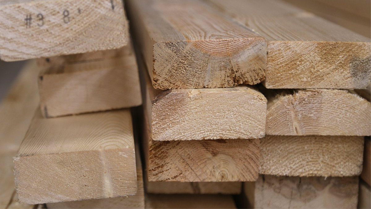 Once #carbon has been absorbed by a tree, it stays locked inside the wood. #Forestryproducts made from trees still hold the carbon that was absorbed over the trees’ lifetime. In fact, dry lumber is actually 50% #CO2 by weight! 🪵👏 Learn more:  bit.ly/3GoRQwU